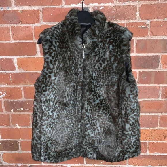 Guess USA Reversible Leopard Print Faux Fur Vest - Picture 8 of 9